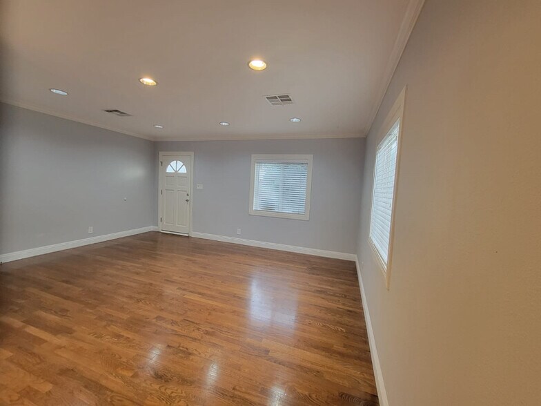 Building Photo - 17565 Bullock St