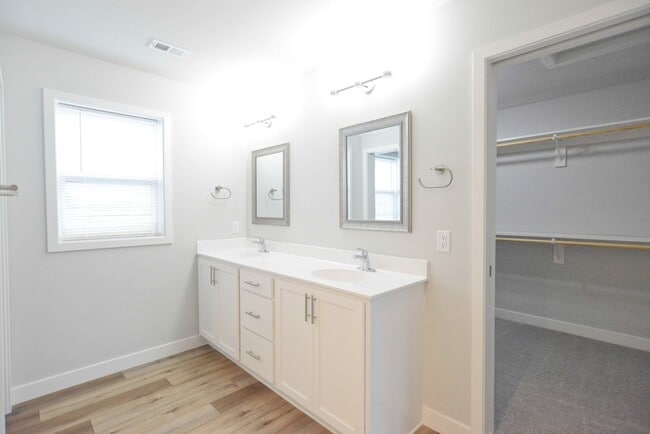 Building Photo - 2833 Endive Dr