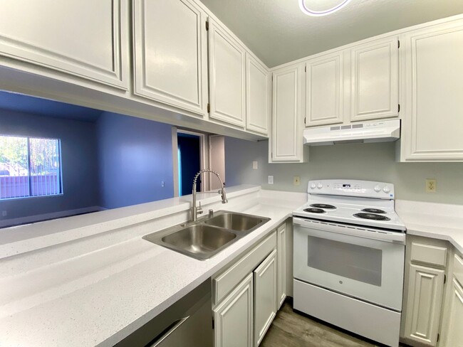 Building Photo - Beautifully Remodeled 3-Bedroom Condo! - W...