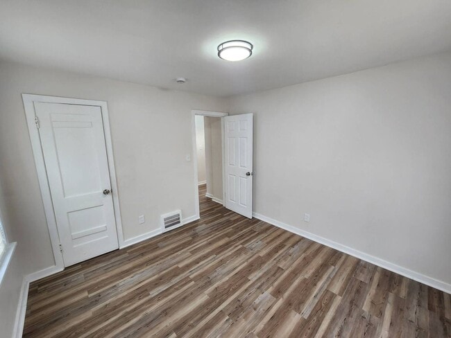 Building Photo - 2-Bedroom + Bonus Room Bungalow with Basement – Flexible Living Space