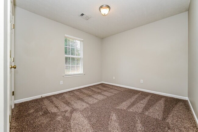 Building Photo - 1855 Neighborhood Walk