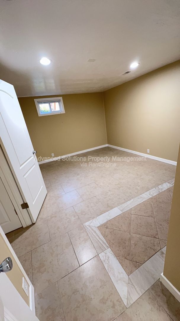 Building Photo - 967 Charlton Cir