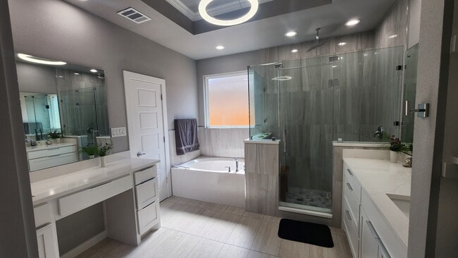 Building Photo - 1025 E Coral Way