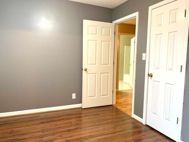 Building Photo - 106 Bowers Ct