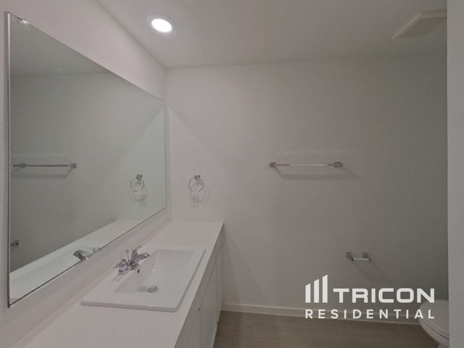 Building Photo - 807 Ponderosa Ln