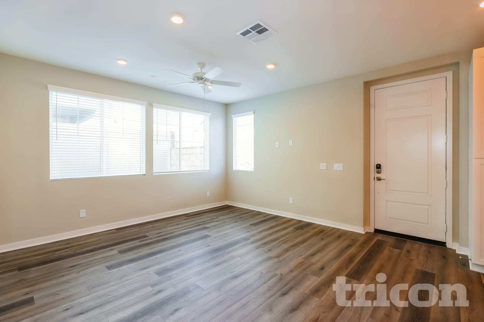 Building Photo - 31569 Dwight Dr