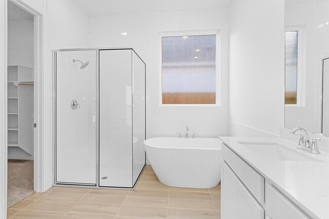 Building Photo - 29323 Meadowcreek Hl Dr