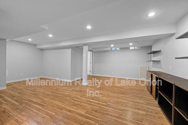 Building Photo - 420 James Cir