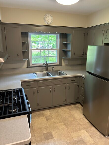 Building Photo - 91 Haring Dr