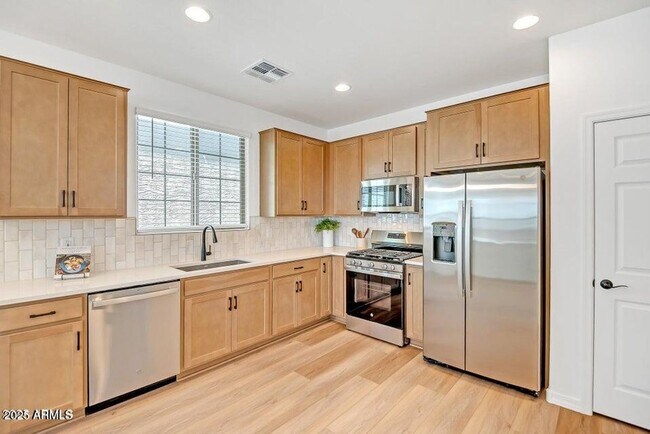 Building Photo - 3 Bedroom 2.5 Bathroom North Creek Home in Queen Creek