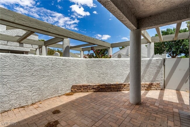 Building Photo - 5644 Vineyard Ln