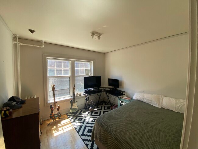 Bedroom 2 View 1 - 2011 N Prospect Ave