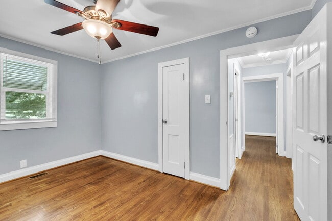 Building Photo - Cute Bungalow Style 2-Bedroom Haven with H...