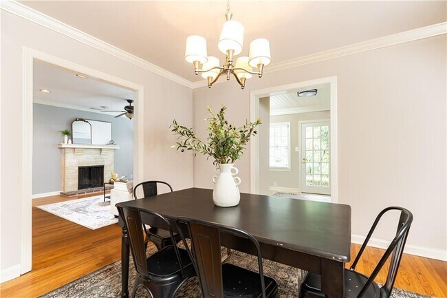 Building Photo - 1311 Roxboro Dr NE