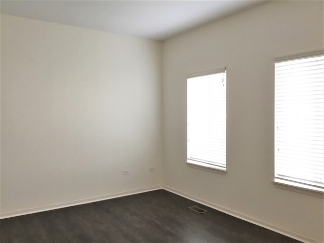 Building Photo - 4105 Dillon St