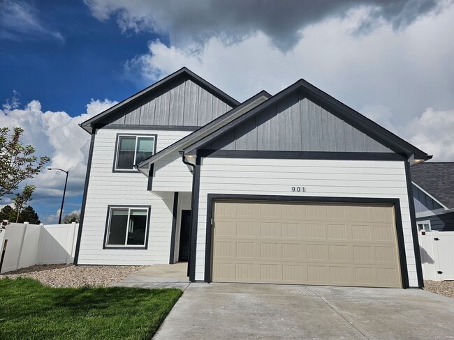 Building Photo - 901 Sonata Lane