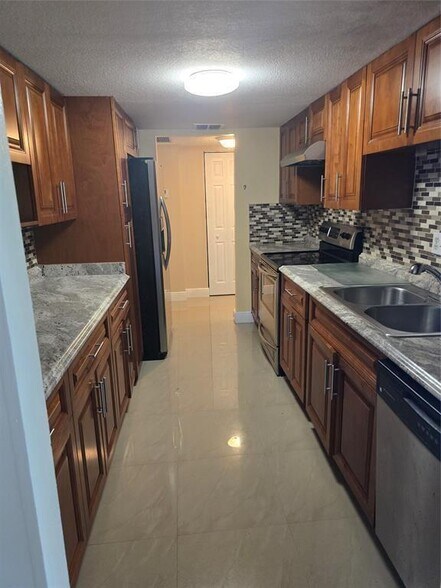 Building Photo - 7051 Environ Blvd