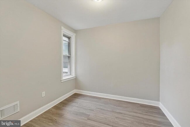 Building Photo - 1323 N 28th St