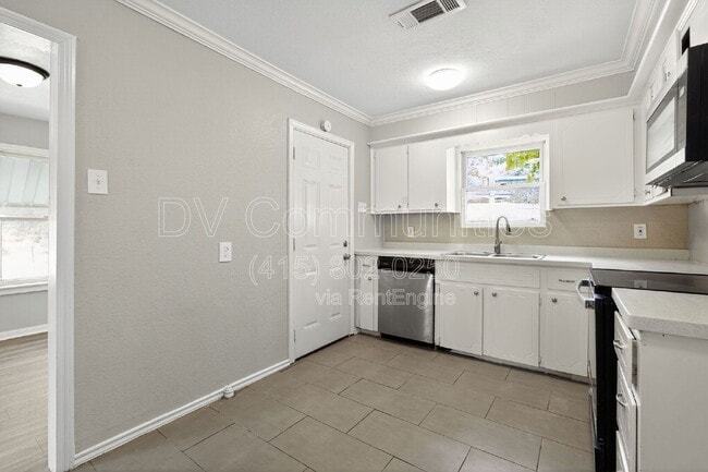 Building Photo - 709 S 7th St