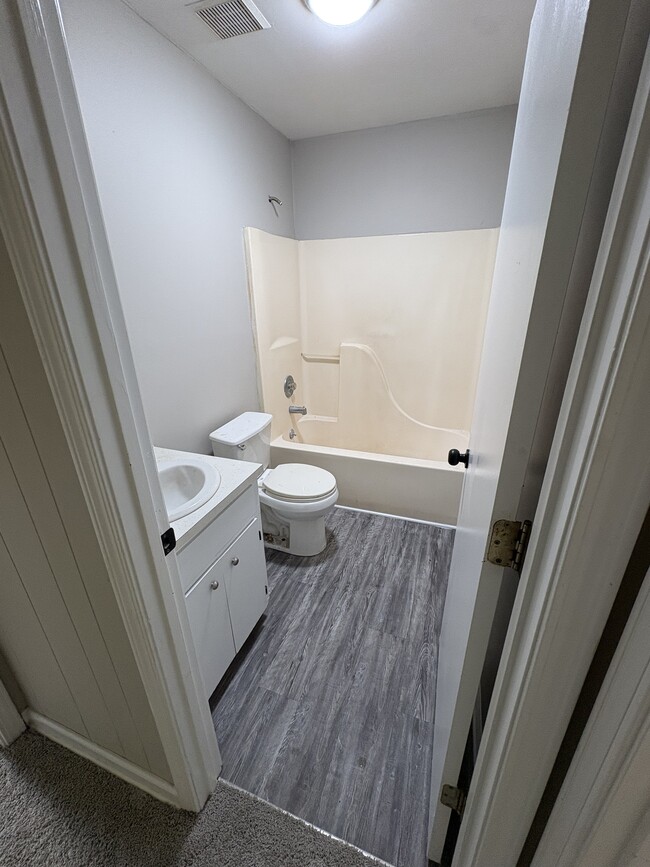 Building Photo - 583 Thicket Run