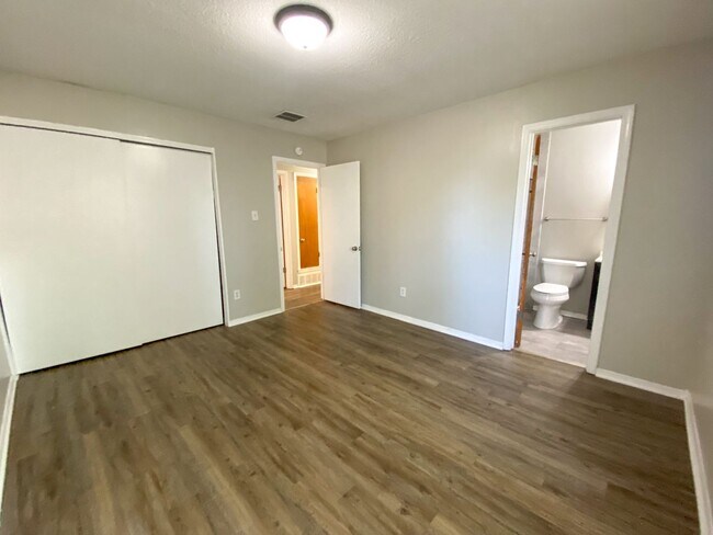 Building Photo - 3 bedroom 2 bathroom near Ramill and St Elmo