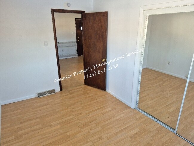 Building Photo - 451 Maplewood Ave