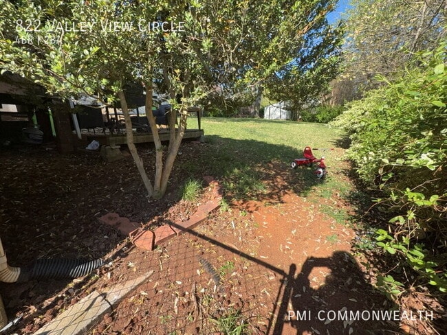 Building Photo - 822 Valley View Cir