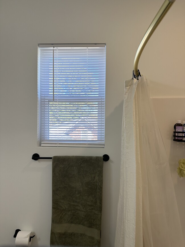 Building Photo - 152 Gregg St