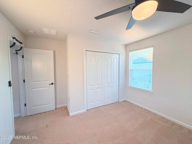 Building Photo - 102 Ann Scott Dr