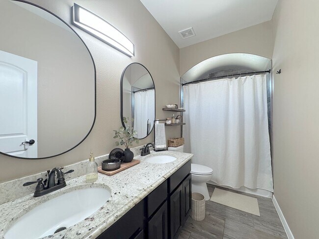 Building Photo - East El Paso 4bed/2bath Refrig A/C with Gorgeous Backyard!