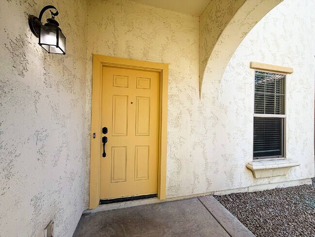 Building Photo - Charming Glendale Home with Spacious Lot & Prime West Valley Location!