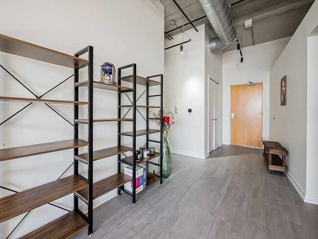 Building Photo - AVAILABLE NOW! Modern and Upscale 2-Bed Condo in Downtown Royal Oak