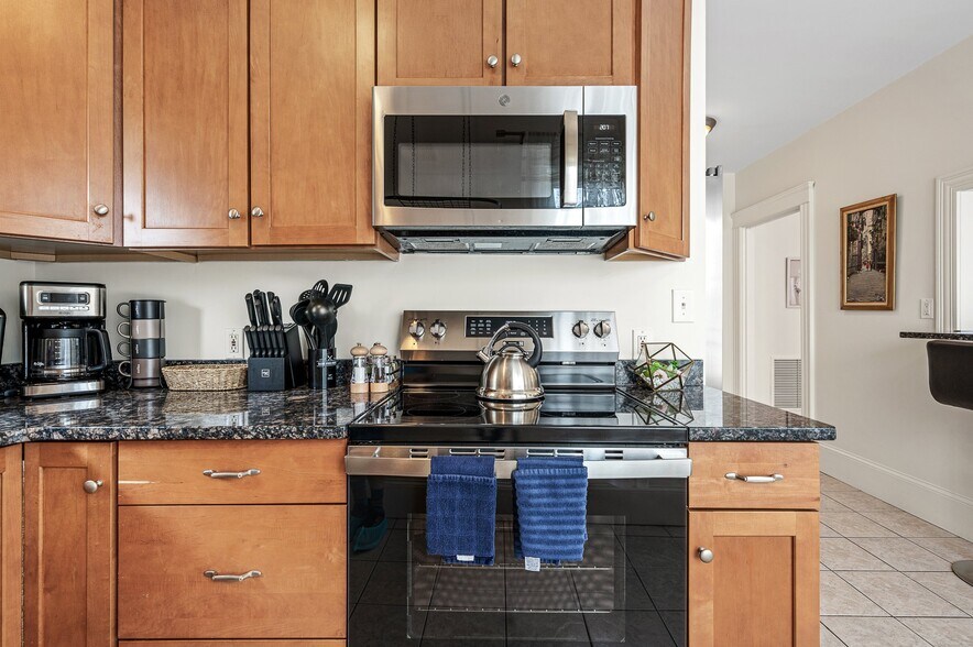 Building Photo - 9 Ivanhoe Rd