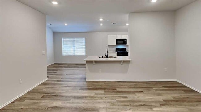 Building Photo - 6132 Holm Oak Rd