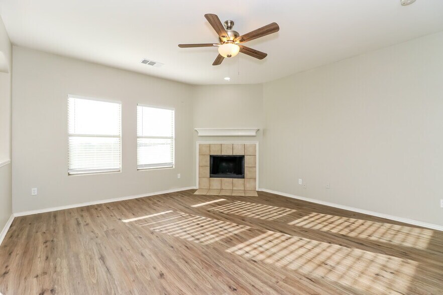 Building Photo - 2705 Gardendale Dr