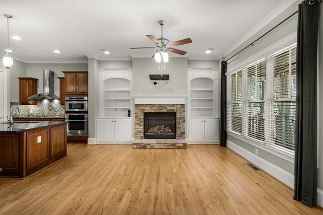 Building Photo - 395 Laurent St NW