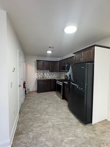 Building Photo - 130 Franklin St