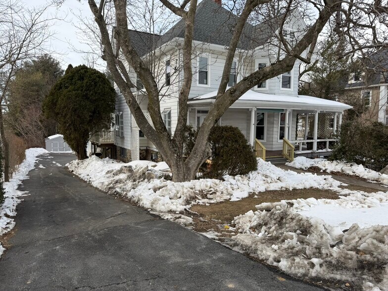 Building Photo - 2320 Rock Spring Rd