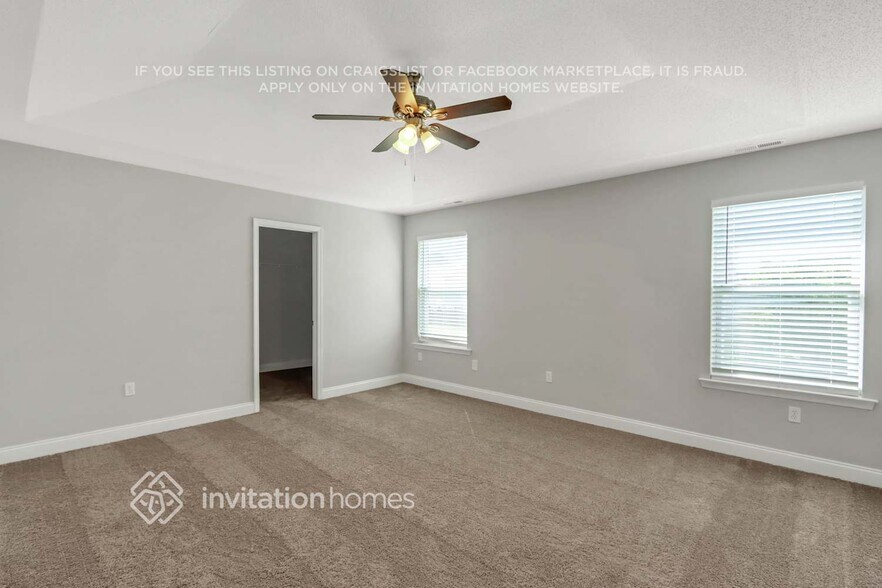 Building Photo - 13645 Coram Pl