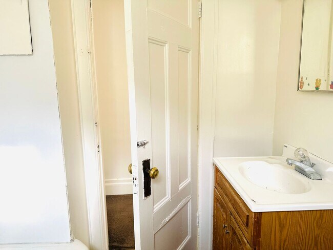 Building Photo - 38-42-42 Townsend St