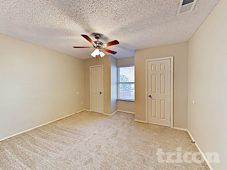 Building Photo - 2036 Talon Dr