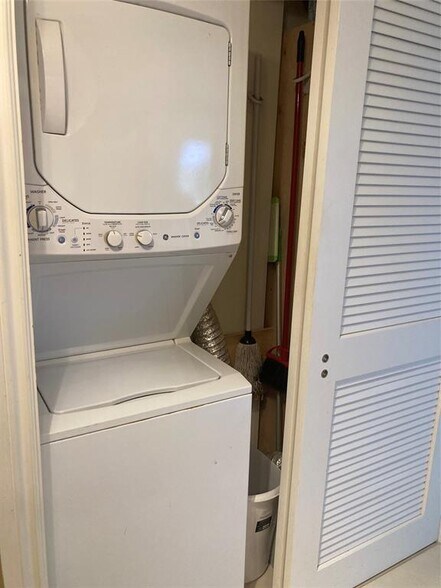 Building Photo - 4010 Galt Ocean Dr