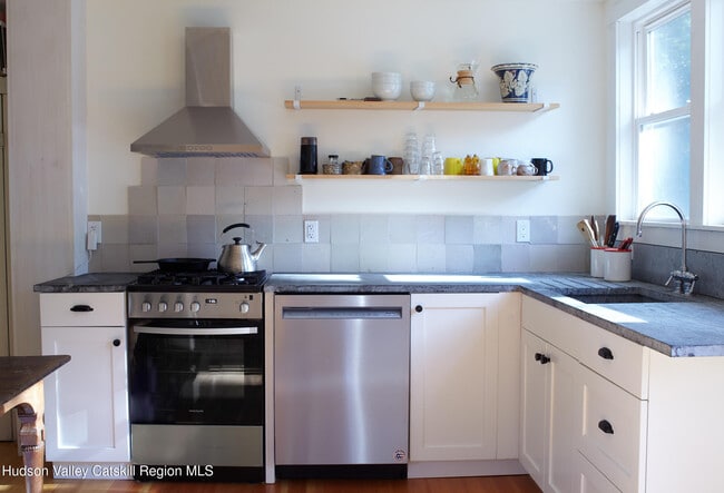 Building Photo - 203 Big Woods Rd