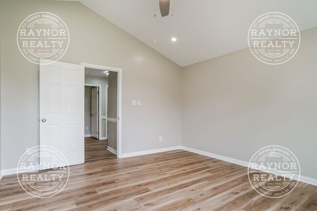 Building Photo - 118 Murphy Dr