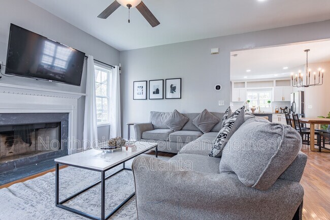 Building Photo - 2025 Jonesboro Rd SE