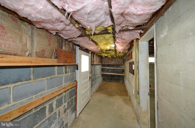 Building Photo - 31 W Whitlock Ave