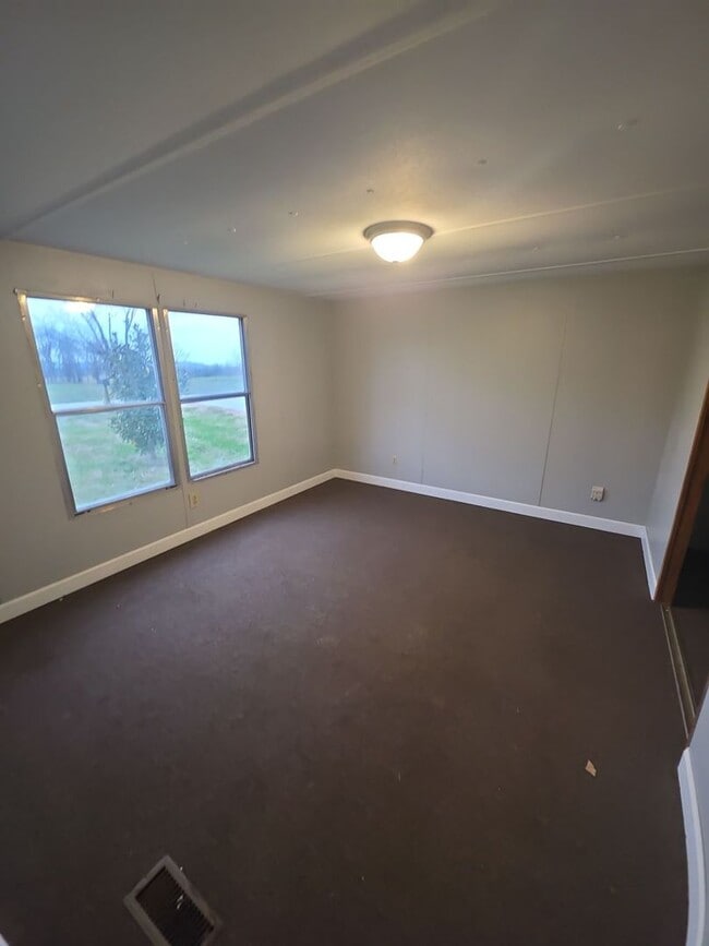 Building Photo - 2-Bedroom, 2-Bath Trailer with Scenic Views in Sparta, TN