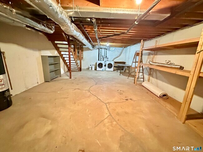 Building Photo - 10 Windwood Dr