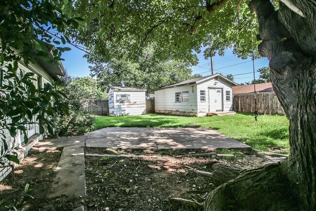 Building Photo - Cute 3 Bed, 2 Bath!