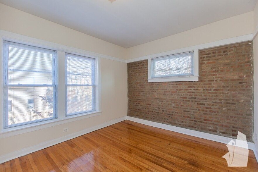 Building Photo - 859 W Cornelia Ave